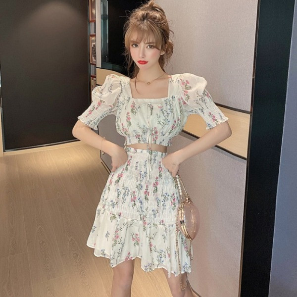 Дамски комплект от пола и блуза с флорален десен 