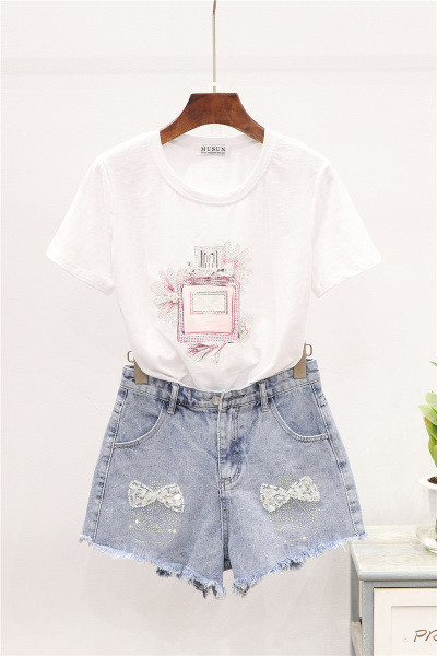 Ежедневен дамски комплект от две части - тениска и къси дънкови панталони