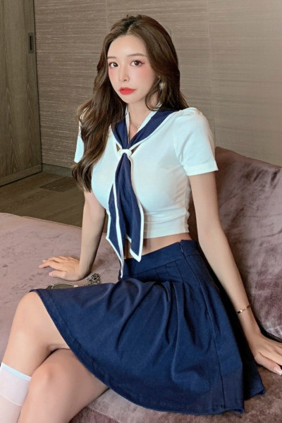 Модерен дамски комплект от плисирана пола с висока талия и блуза 