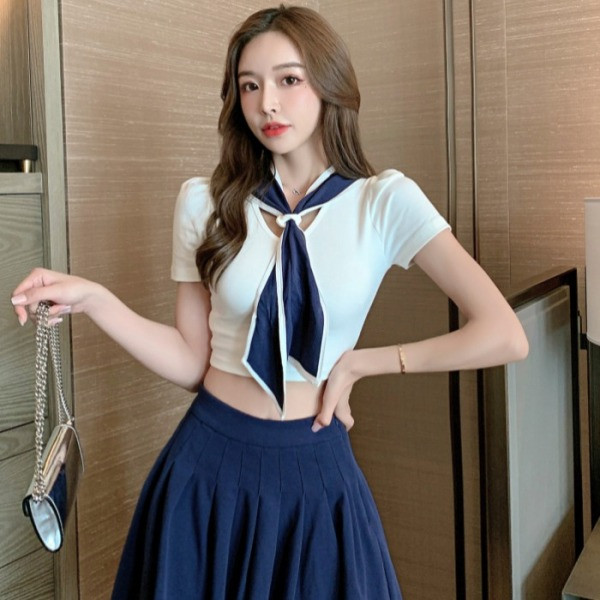 Модерен дамски комплект от плисирана пола с висока талия и блуза 