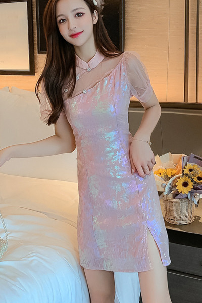 Модерна дамска рокля с холограмен ефект и цепка 