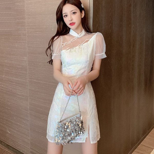 Модерна дамска рокля с холограмен ефект и цепка 