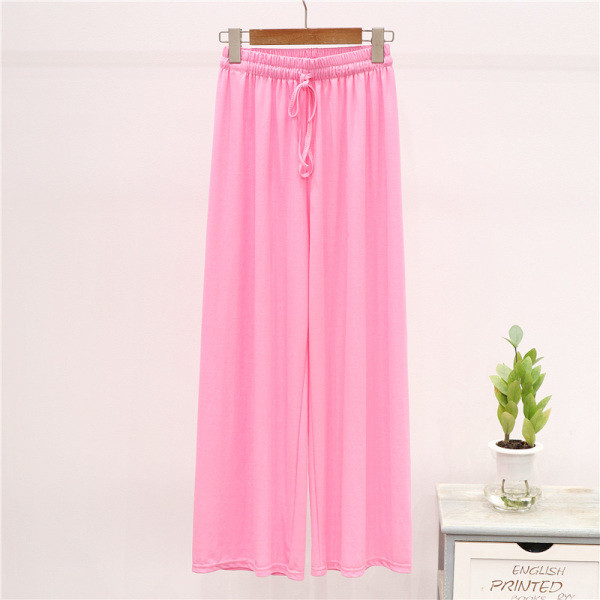 Ежедневен дамски комплект включващ тениска с щампа и широк панталон