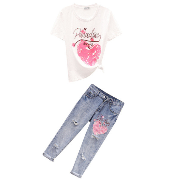 Ежедневен комплект включващ тениска с щампа и дънки 