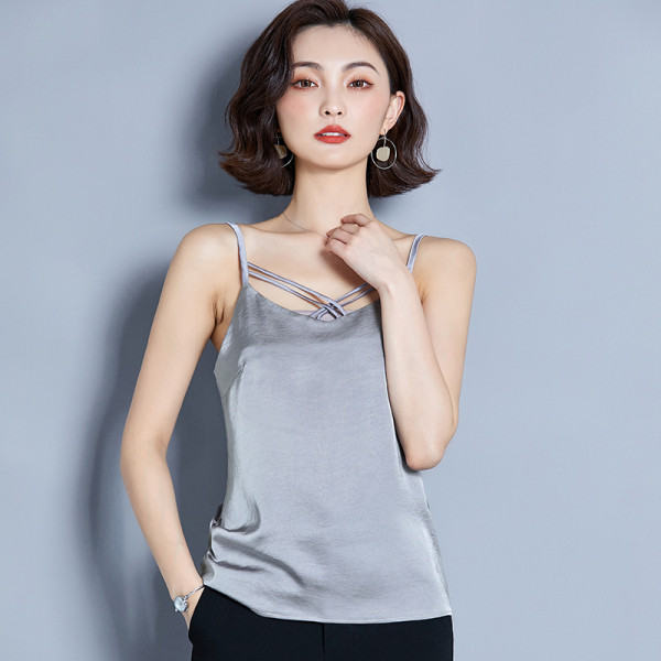 Актуален дамски потник с тънки презрамки и V-образно деколте