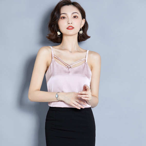 Актуален дамски потник с тънки презрамки и V-образно деколте