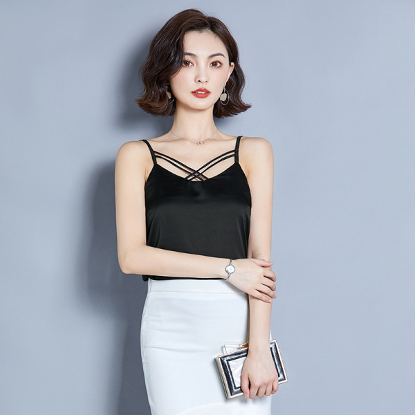 Актуален дамски потник с тънки презрамки и V-образно деколте