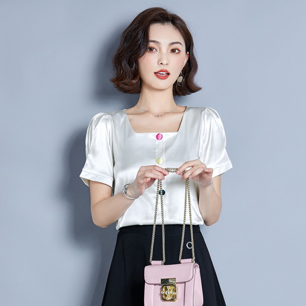 Стилна дамска риза с квадратно деколте и къс ръкав