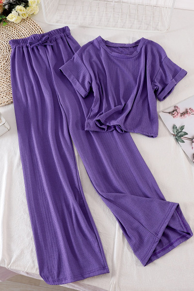 Ежедневен дамски комплект от две части - къса тениска и широк панталон