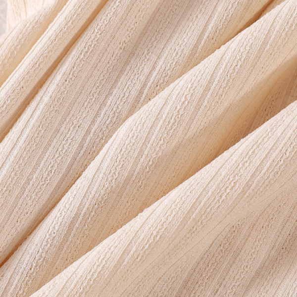 Ежедневен дамски комплект от две части - къса тениска и широк панталон