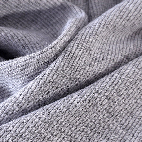 Спортно-ежедневен дамски комплект включващ тениска и къси панталони с висока талия