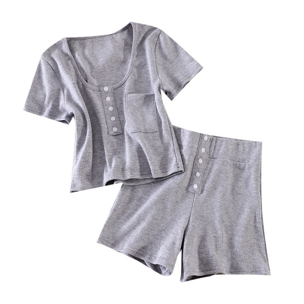 Спортно-ежедневен дамски комплект включващ тениска и къси панталони с висока талия