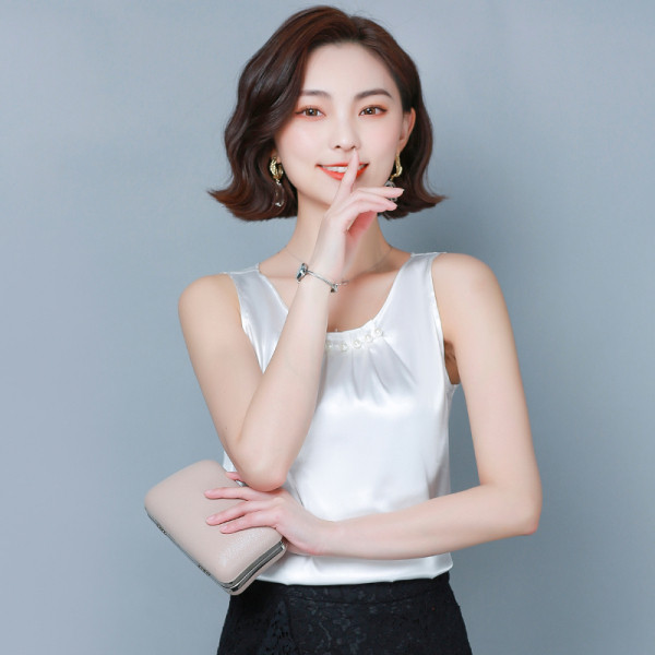 Модерен дамски потник с перли и обло деколте