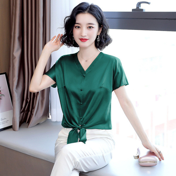 Cămașă de damă actuală cu mâneci scurte și decolteu spitz