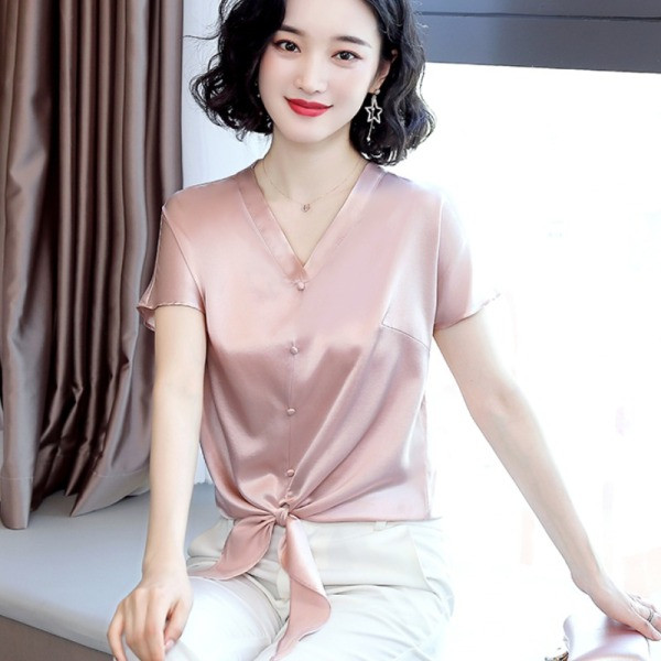 Cămașă de damă actuală cu mâneci scurte și decolteu spitz