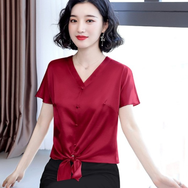 Cămașă de damă actuală cu mâneci scurte și decolteu spitz