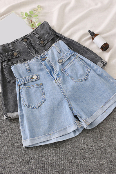 Pantaloni scurți de damă cu talie și tiv înalte