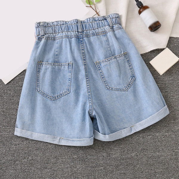 Pantaloni scurți de damă cu talie și tiv înalte