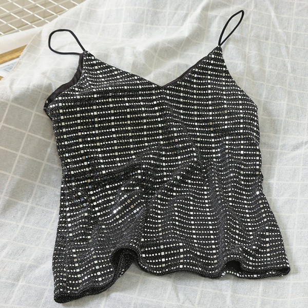 Moodne peenikeste rihmade ja läikiva efektiga naiste topp