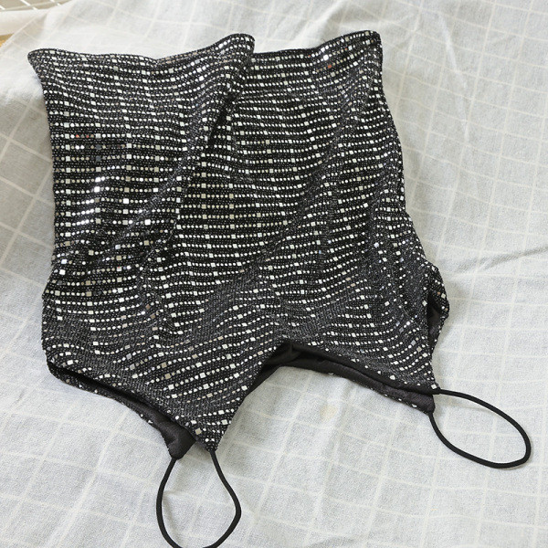 Moodne peenikeste rihmade ja läikiva efektiga naiste topp