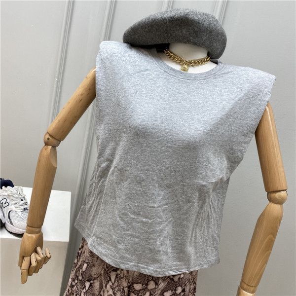 Naiste komplekt, mis sisaldab halli T-särki ja ussimustriga lühikesi pükse