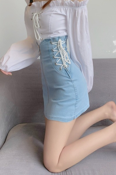 Lühike naiste retroseelik luku ja lipsudega