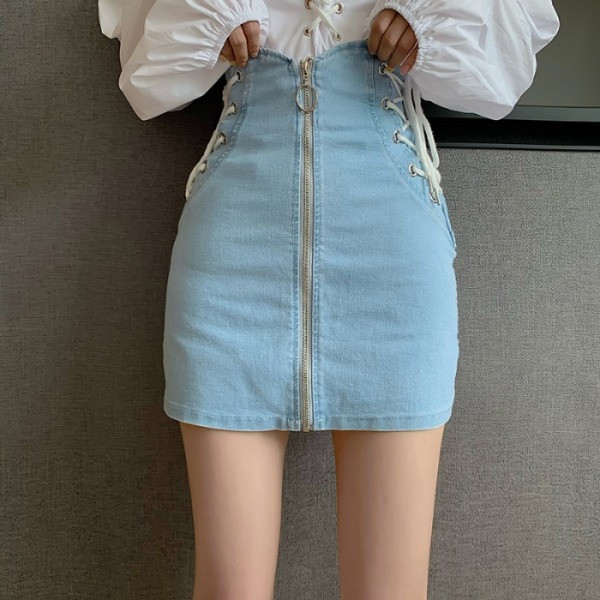 Lühike naiste retroseelik luku ja lipsudega