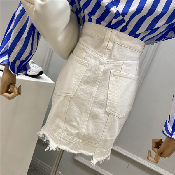 Fusta scurta din denim cu talie inalta si motive rupte