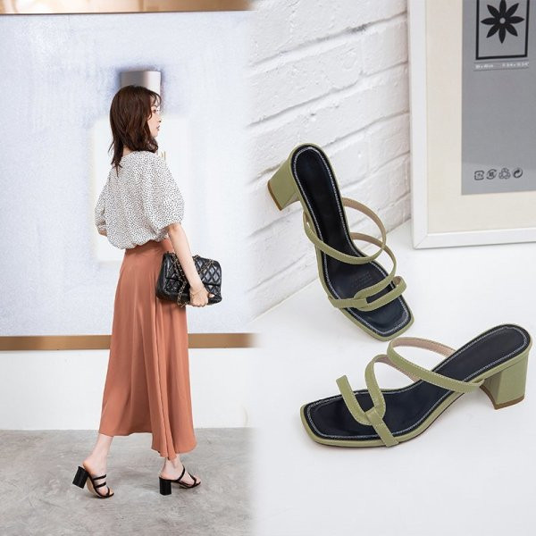 Aktuālās sieviešu čības ar bieziem papēžiem