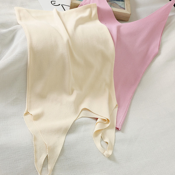 V-kaelusega õhukesest kudumisest valmistatud vabaaja naiste topp