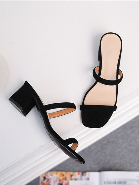 Modern női papucs vastag sarokkal és pántokkal