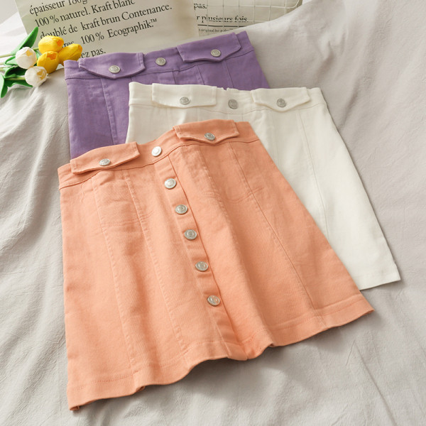 Moderni sieviešu īsi svārki ar augstu vidukli un pogām