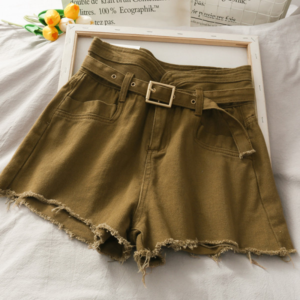 Rövid női farmer, magas derékkal és farmer övvel, fém csattal