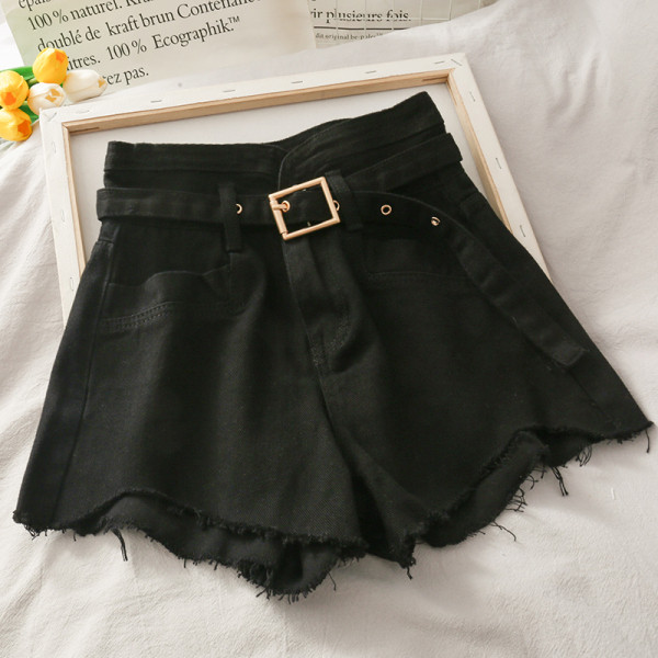 Rövid női farmer, magas derékkal és farmer övvel, fém csattal