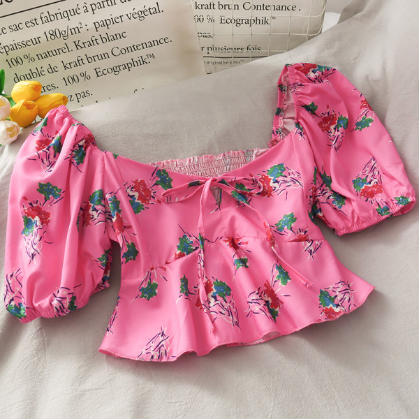 Ziedu sieviešu blūze ar špica kakla izgriezumu un nolaižamām piedurknēm