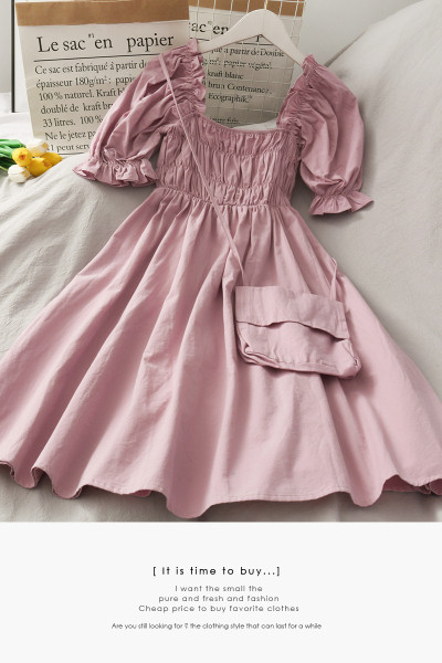 Naiste kleit allakäivate varrukate ja kotiga