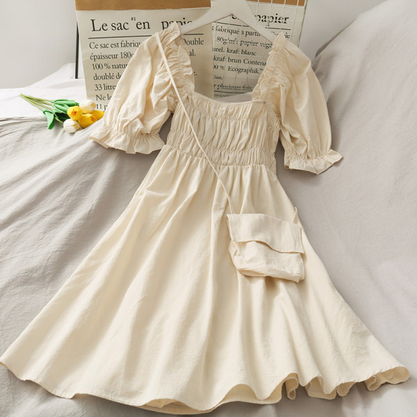 Naiste kleit allakäivate varrukate ja kotiga