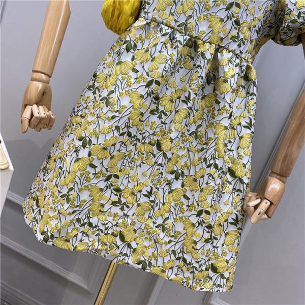 Актуална дамска рокля с къс ръкав и флорален десен