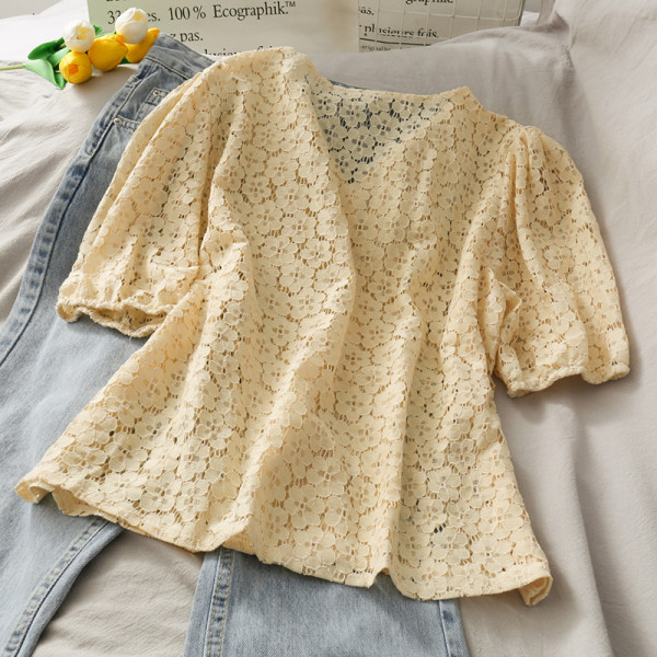 Cămașă de damă din dantelă cu mâneci 3/4 și nasturi sidefați