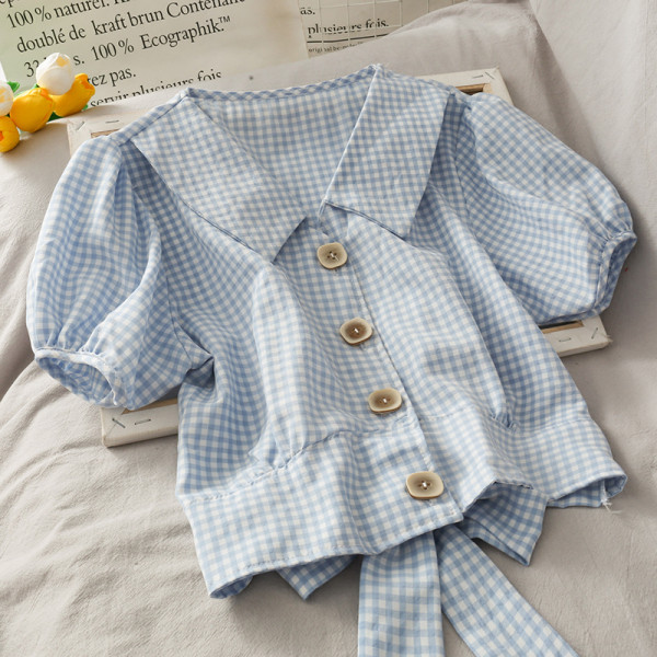 Rūtaina sieviešu blūze ar špica kakla izgriezumu un lentīti