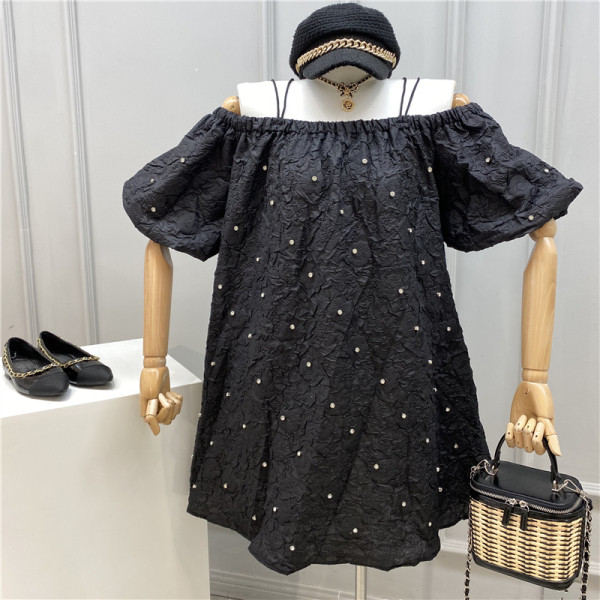 Rochie modernă de damă cu mâneci căzute și perle