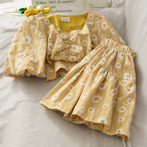 Set modern de fusta si bluza de dama cu model floral