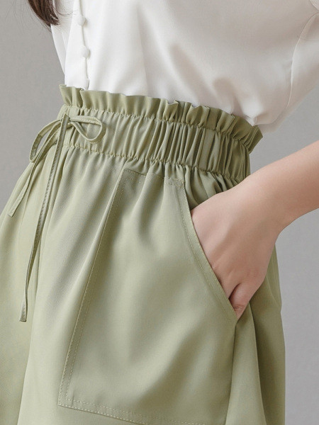 Ikdienas sieviešu šorti ar elastīgu jostasvietu