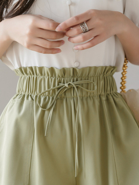 Ikdienas sieviešu šorti ar elastīgu jostasvietu