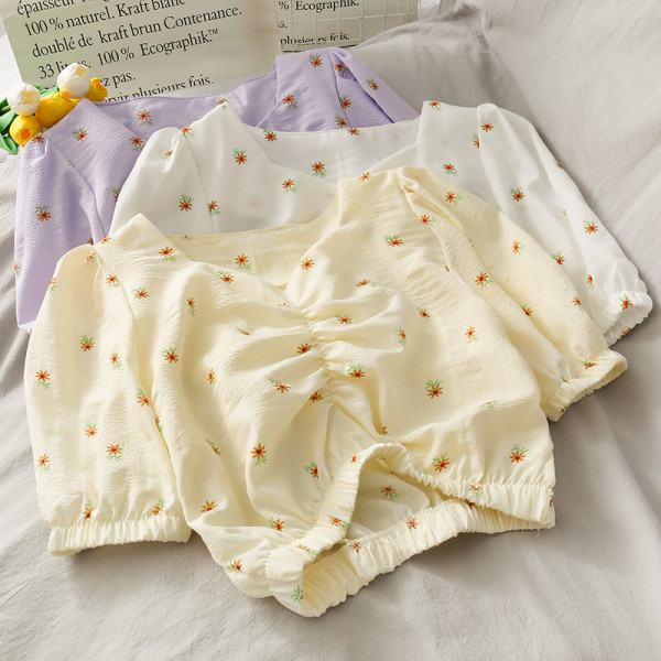 Sieviešu blūze ar 3/4 piedurknēm un špica kakla izgriezumu