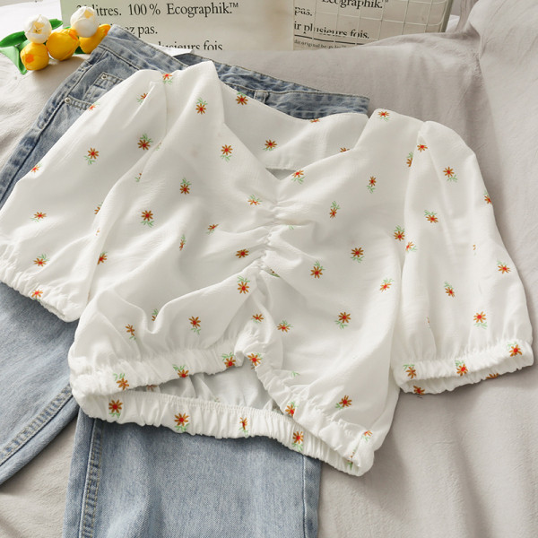 Sieviešu blūze ar 3/4 piedurknēm un špica kakla izgriezumu