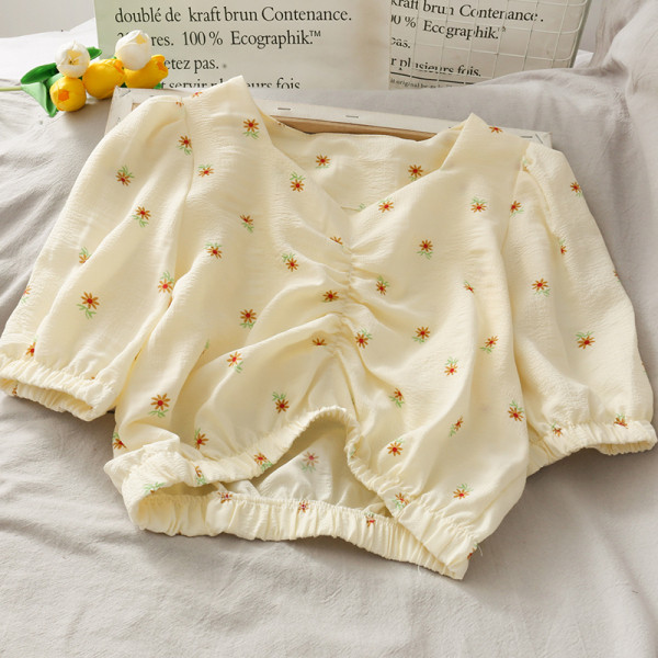 Sieviešu blūze ar 3/4 piedurknēm un špica kakla izgriezumu