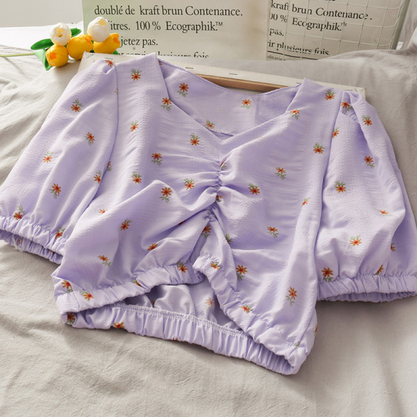 Sieviešu blūze ar 3/4 piedurknēm un špica kakla izgriezumu