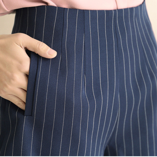 Раирани  дамски къси панталони с висока талия 