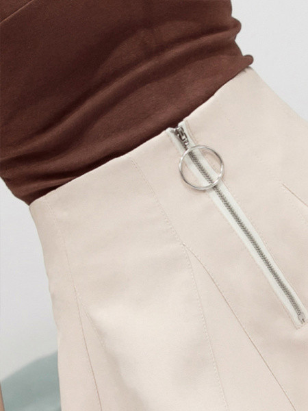 Naiste lõikega seelik lukuga ja kõrge vöökohaga